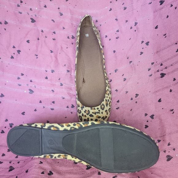 ๐LEOPARD FLATS! ๐ Size 8.5 - Picture 4 of 8